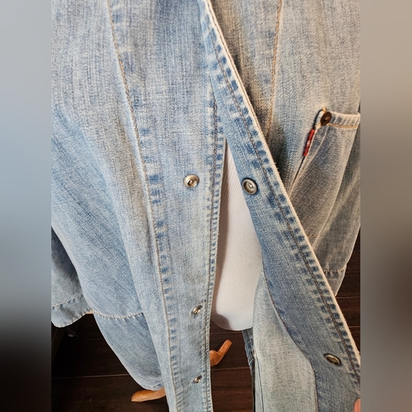 Levi's Vintage Y2K Women's Size Large Denim Chore Jacket Longline Snap Front - Picture 4 of 13